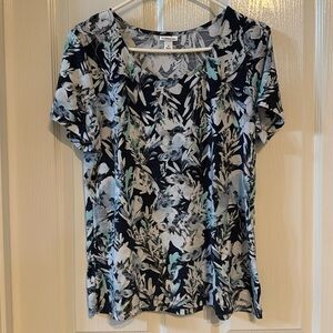 🛑 2/$6 Croft & Barrow Floral Top T shirt Style design in material Cruise
